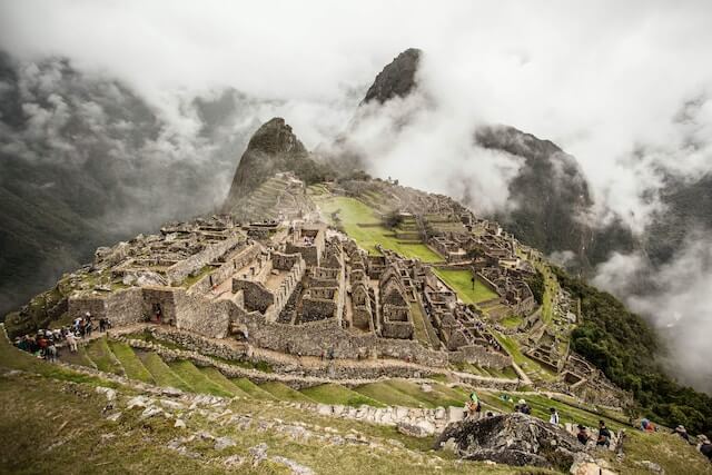 A stone ruins on Machu PicchuDescription automatically generated